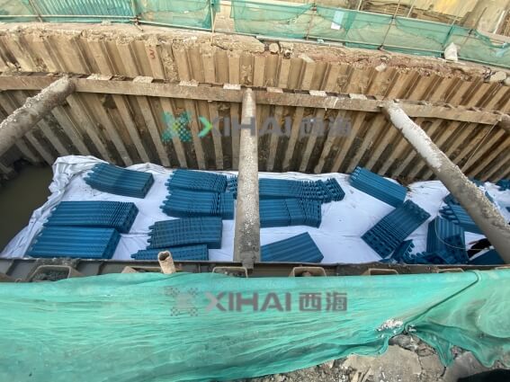 1铺好复合土工膜，把模块运到基坑，开始安装 带水印 已压缩.jpg